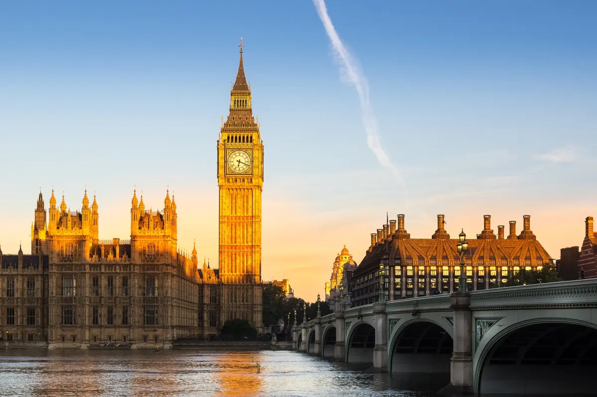 Big Ben et le palais de Westminster au lever du soleil