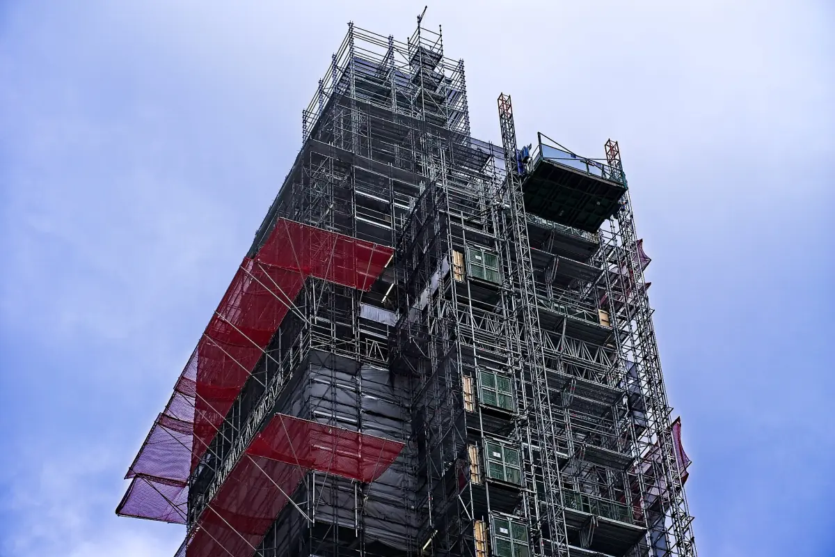 Gerüst am Elizabeth Tower während der Sanierung